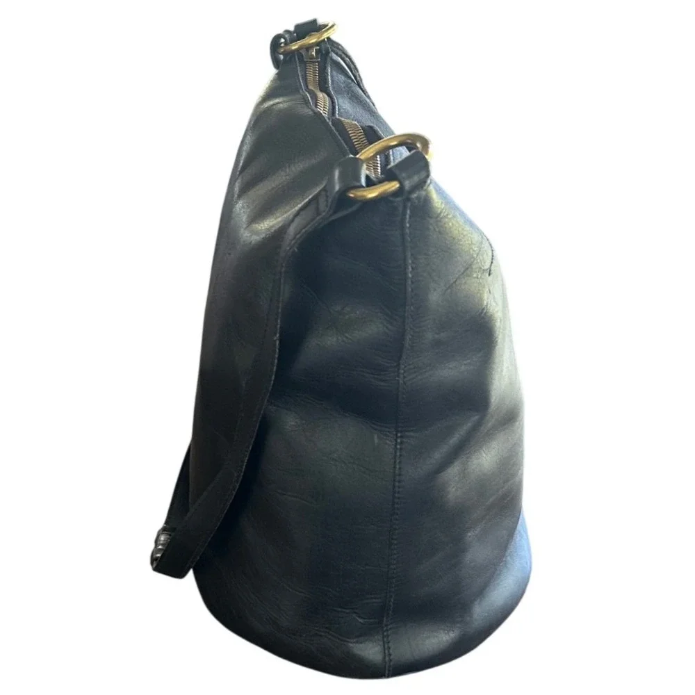 Madewell Leather Black Bucket Bag Gold Hardware Zipper Minimalist Classic Hobo